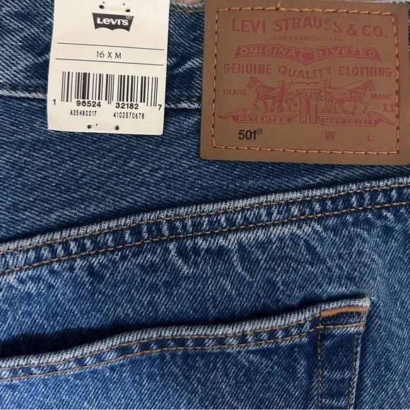 Levi's Women's Relaxed Blue Jeans - Picture 5 of 6